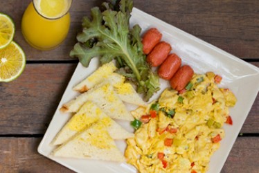 Omelete with Sausage and Toasted Bread