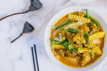 ការីនំបញ្ចុកសាច់មាន់ Red curry noodle